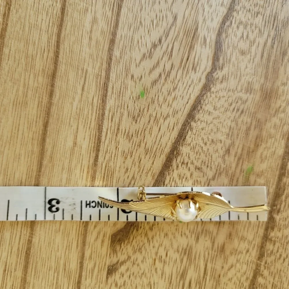 Golden pearl feather leaf brooch vintage